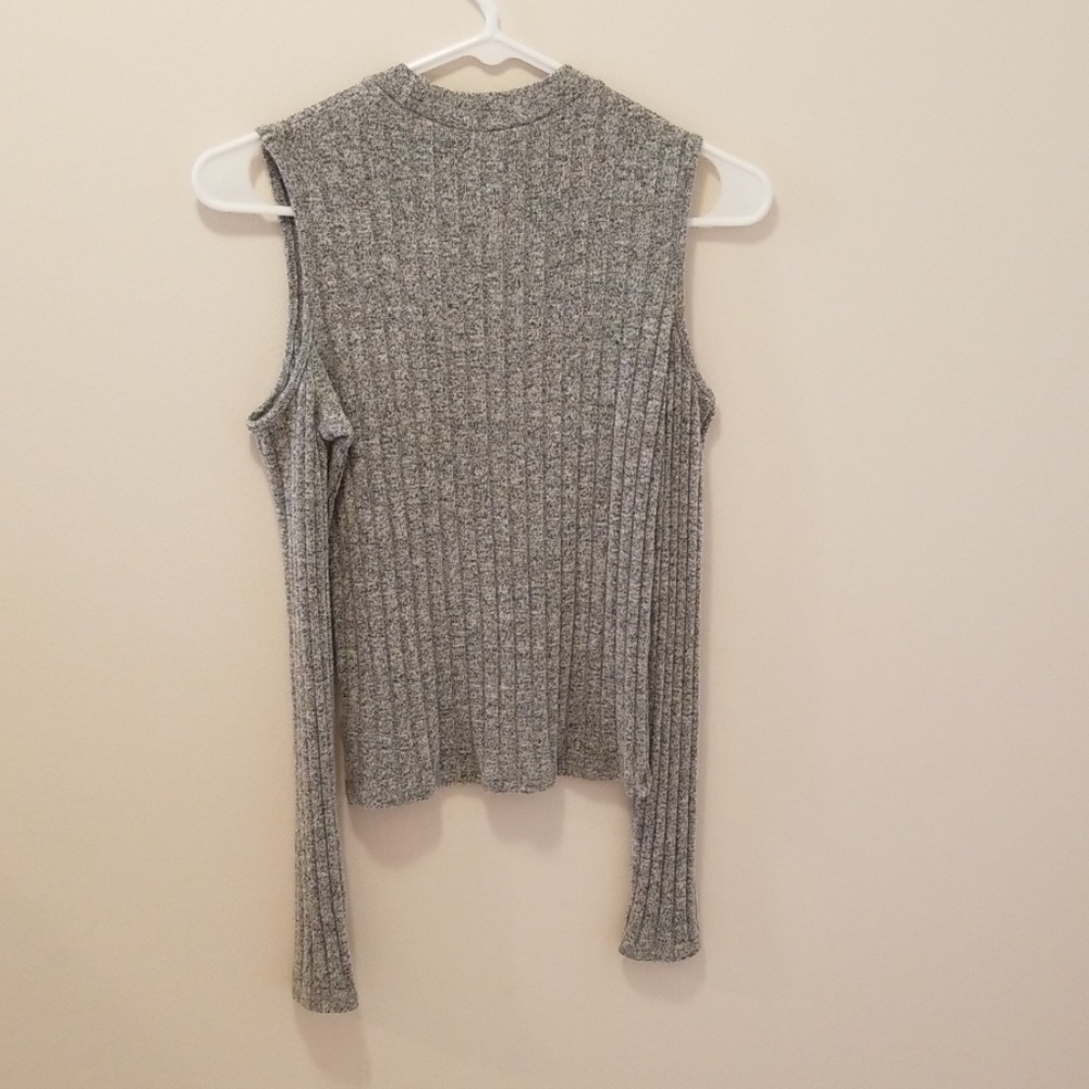 Express Ribbed Cold Shoulder Top - Picture 6 of 6